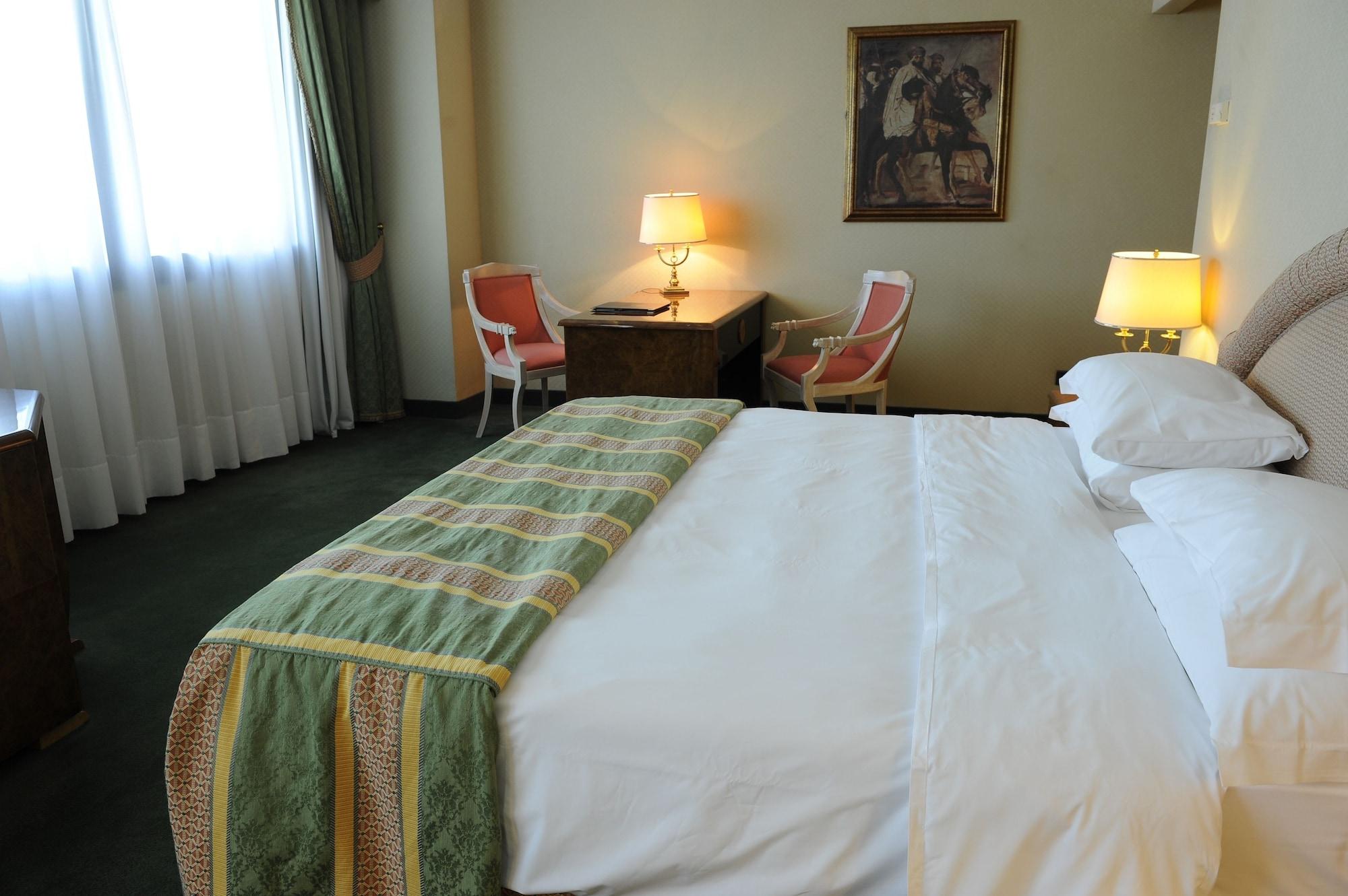 Hotel Tower Airport - & Conference Center 4*