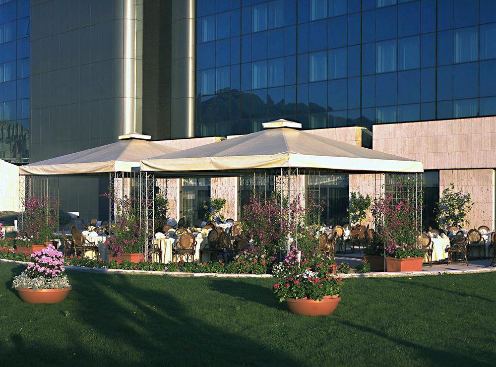 Tower Airport - & Conference Center Hotel
