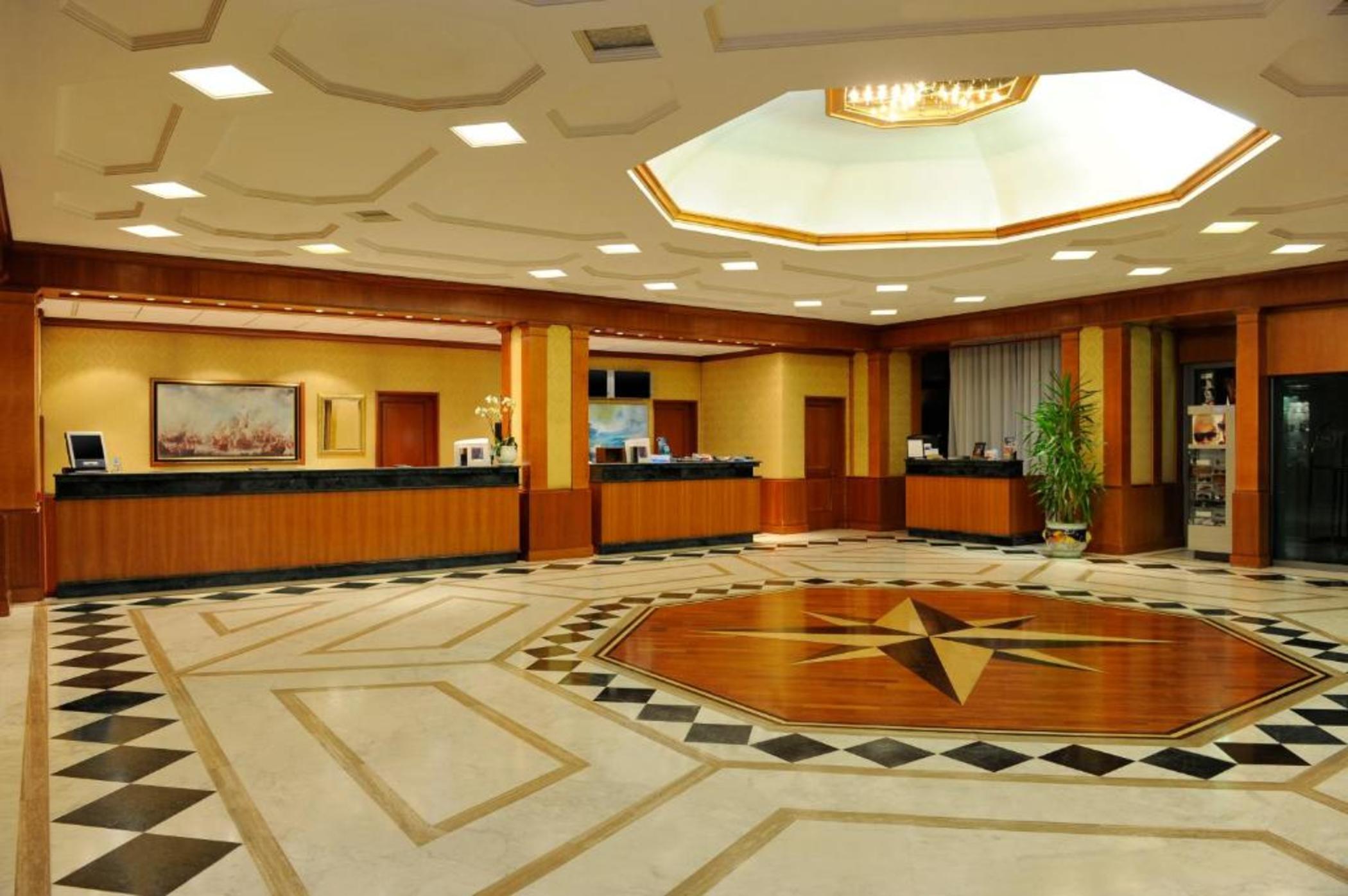 Tower Airport - & Conference Center Hotel 4*