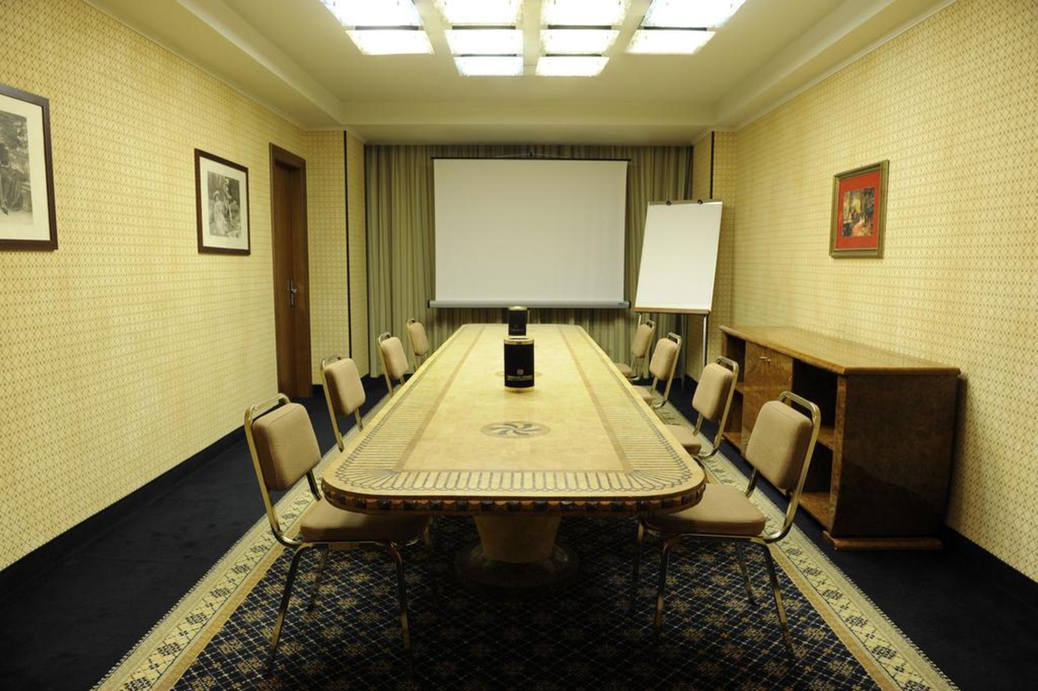 Tower Airport - & Conference Center Hotel 4*