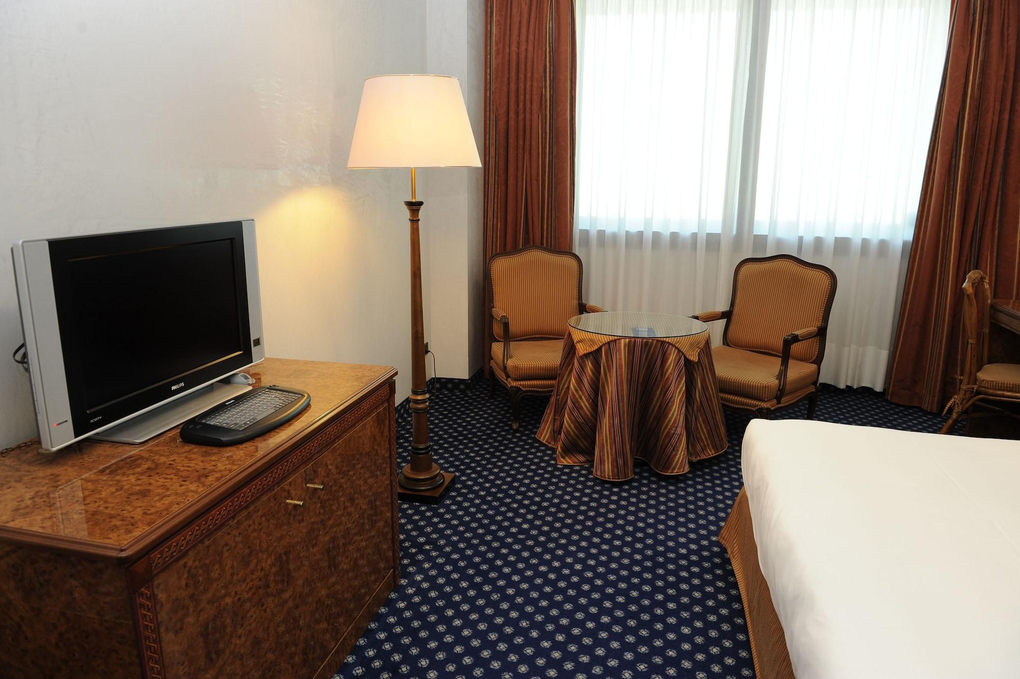 Tower Airport - & Conference Center Hotel Genua
