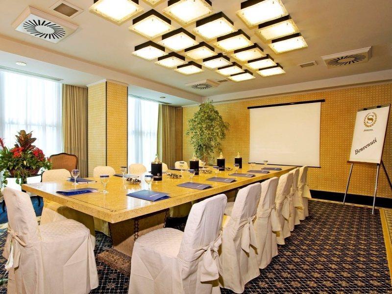 Hotel Tower Airport - & Conference Center
