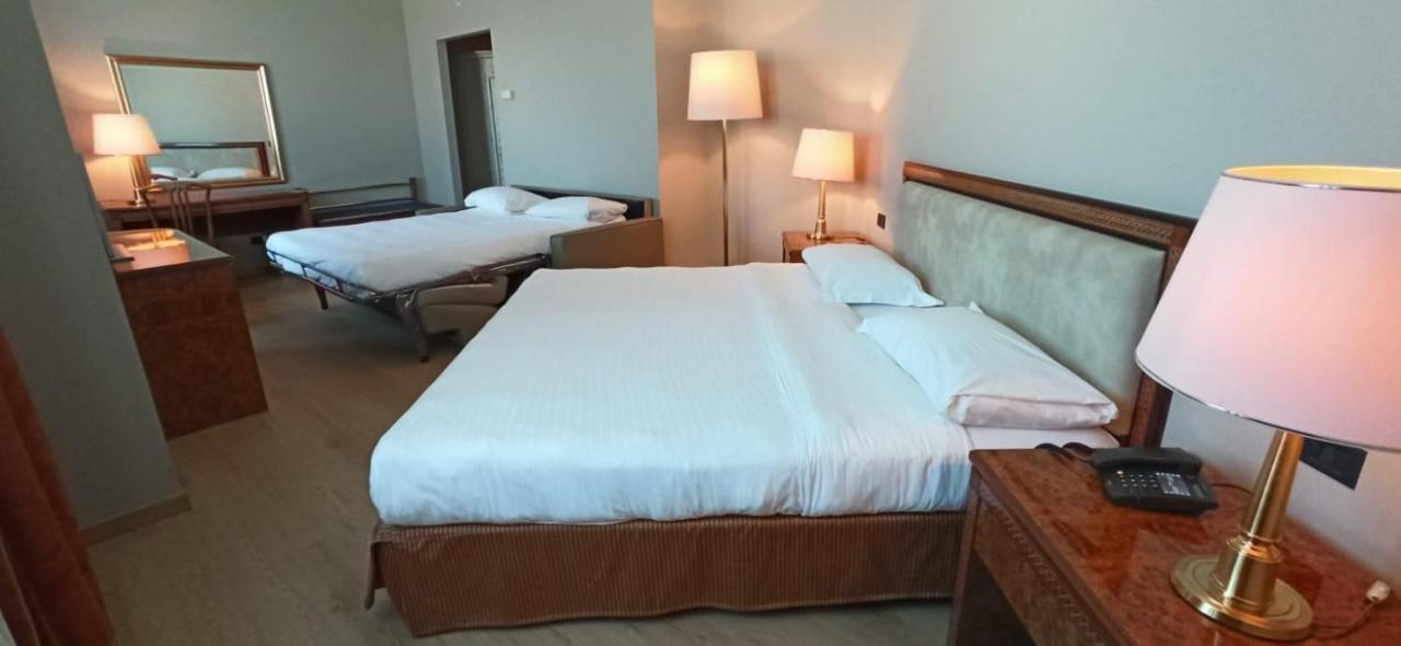 Tower Airport - & Conference Center 4*