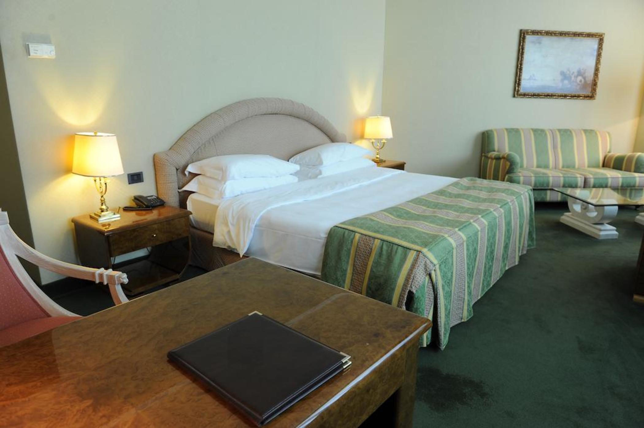 Tower Airport - & Conference Center 4*