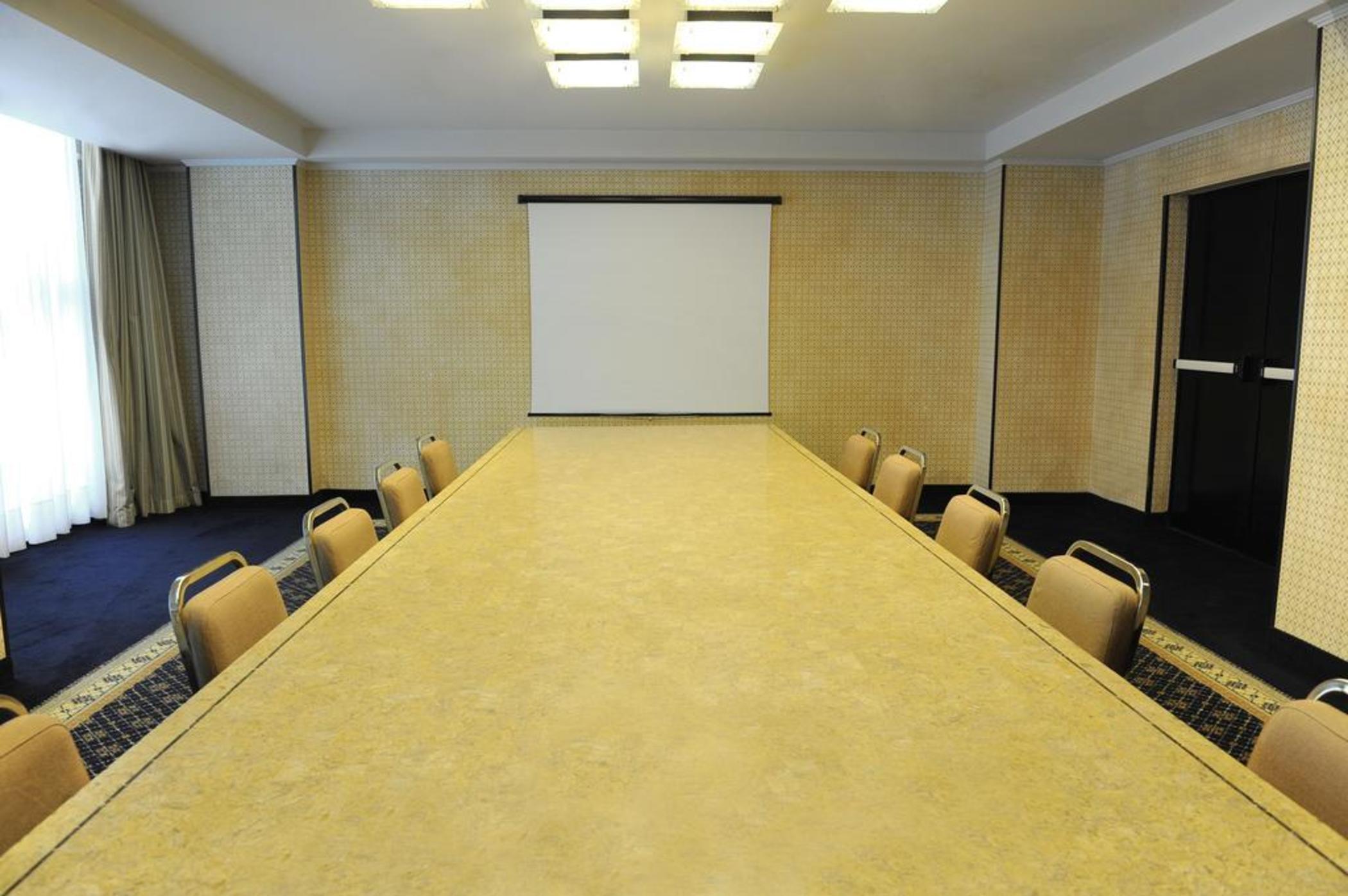 Tower Airport - & Conference Center 4*