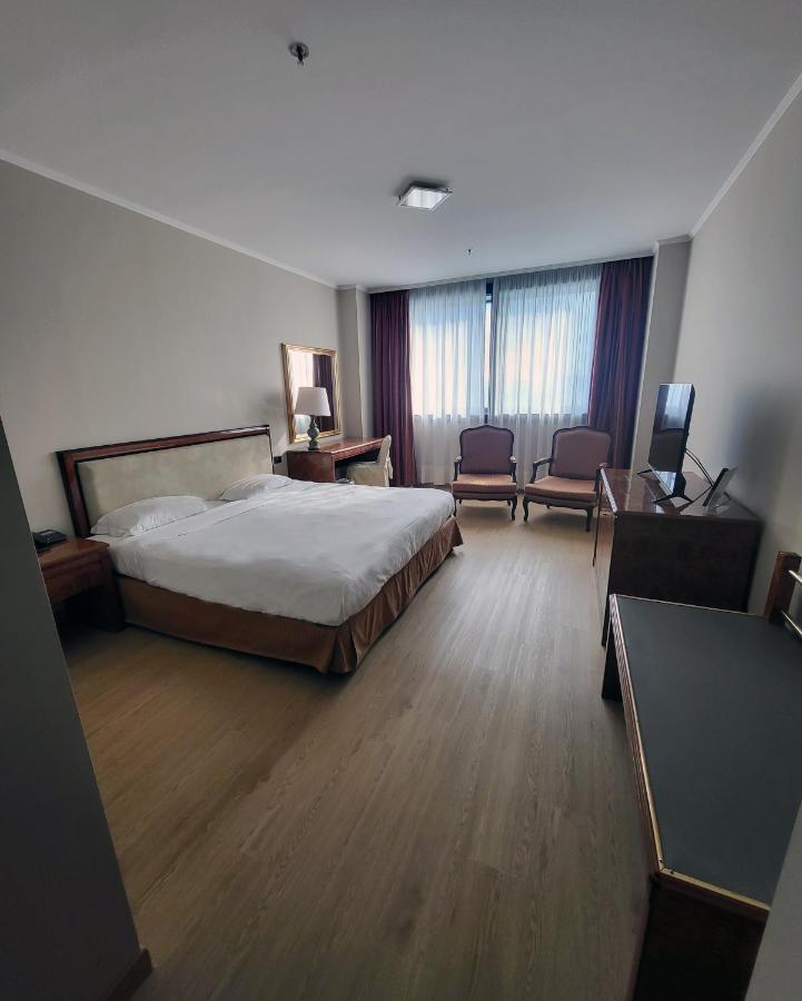Tower Airport - & Conference Center 4*